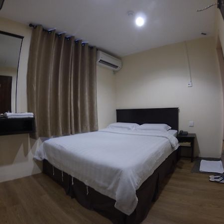 Hotel Kinabalu Kota Kinabalu Room photo